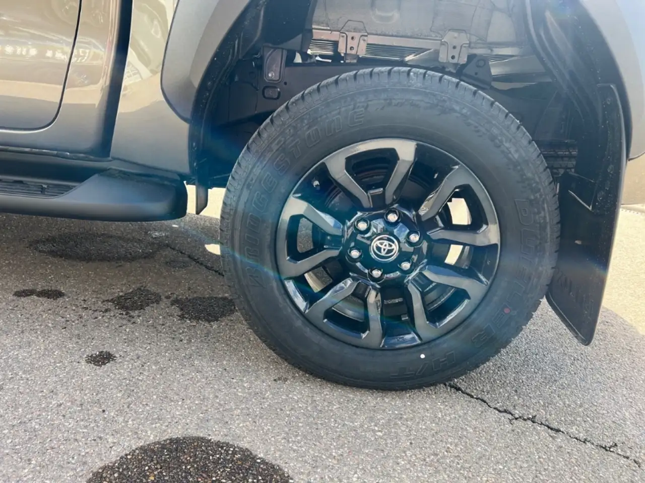 Toyota Hilux Double Cab Invincible 4x4 - On Stock 8
