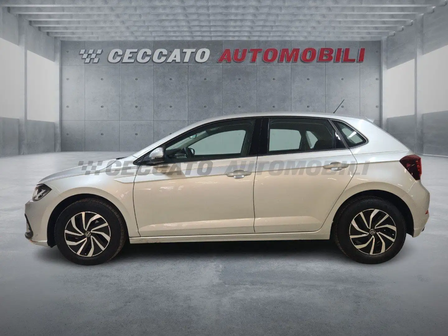 Volkswagen Polo VI 2022 1.0 tsi Life 95cv dsg Argento - 2