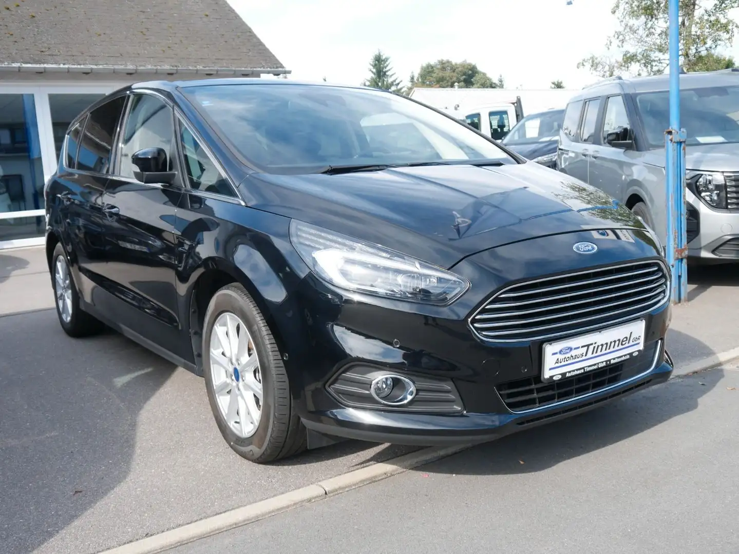 Ford S-Max Titanium 1,5 EcoBoost LED Leder Navi Schwarz - 2