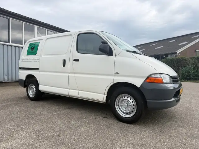 Toyota Hiace 2.5 D4-D 90PK Base | MARGE | 3 ZITS | NAP