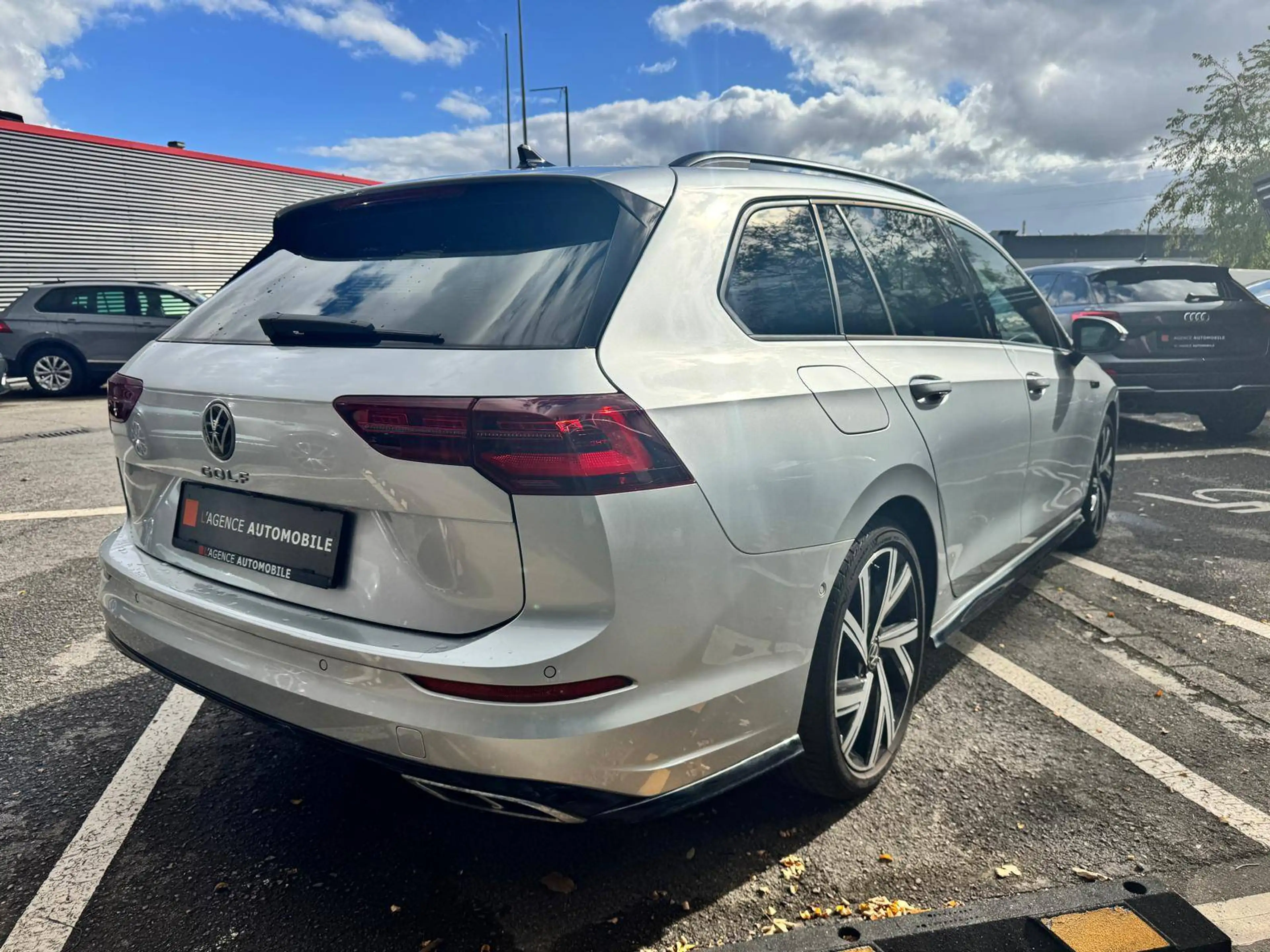 Volkswagen Golf Variant Golf Variant 2.0 TDI SCR DSG R-Line / 1er OWNER  JUSQU'A 36 MOIS DE GARANTIE — photo 5