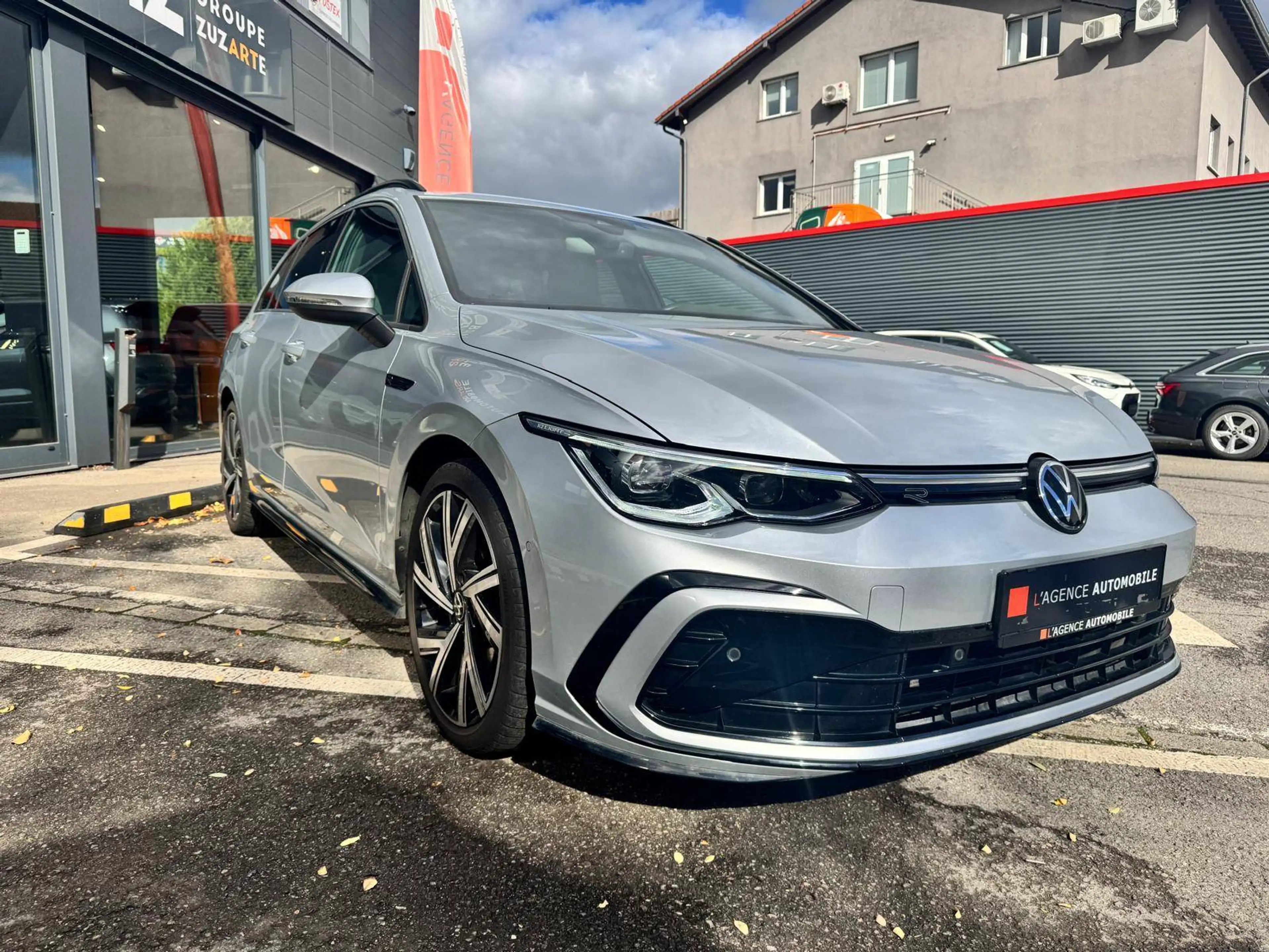 Volkswagen Golf Variant Golf Variant 2.0 TDI SCR DSG R-Line / 1er OWNER  JUSQU'A 36 MOIS DE GARANTIE — photo 4
