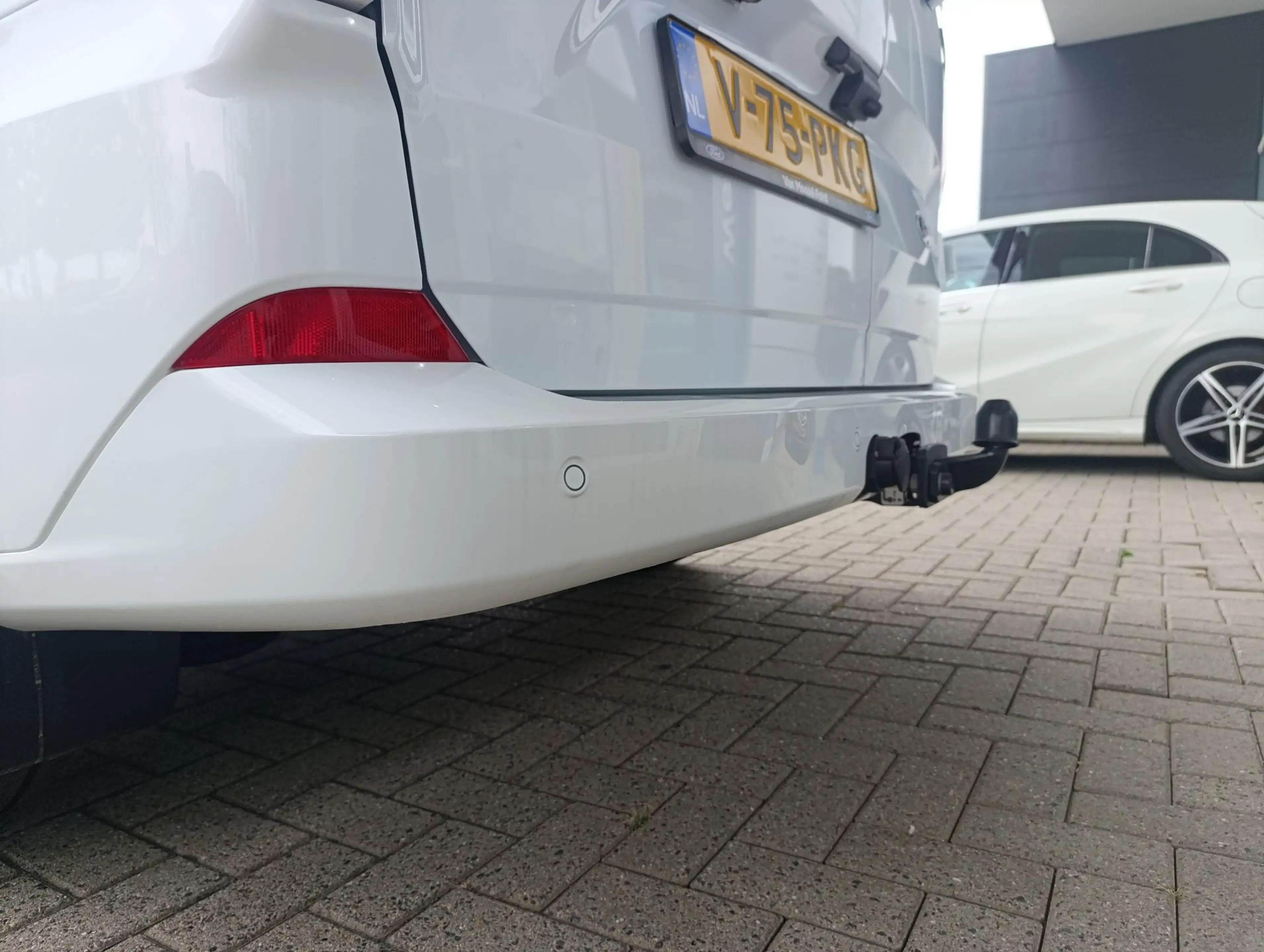 Ford E-Transit Cust. 320 L2H1 Limited 71 kWh DC | Bel voor beschi — photo 8
