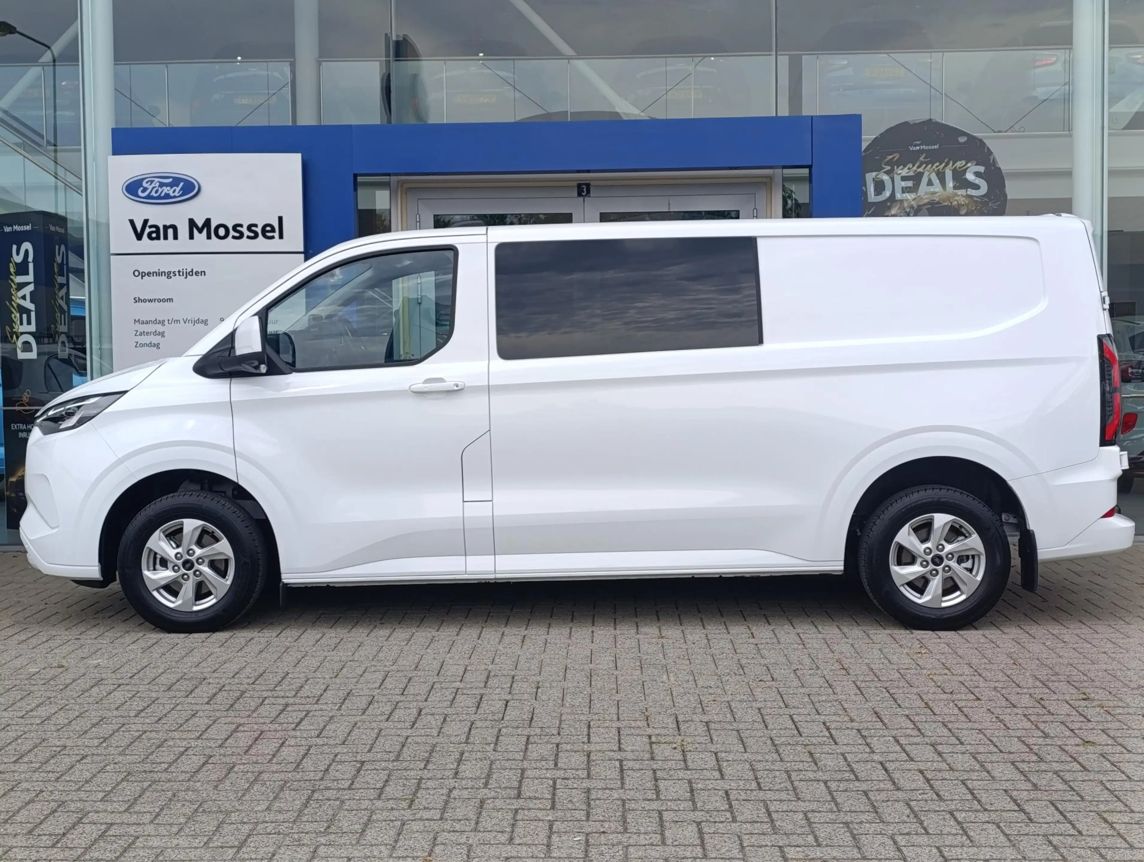 Ford E-Transit Cust. 320 L2H1 Limited 71 kWh DC | Bel voor beschi — photo 6