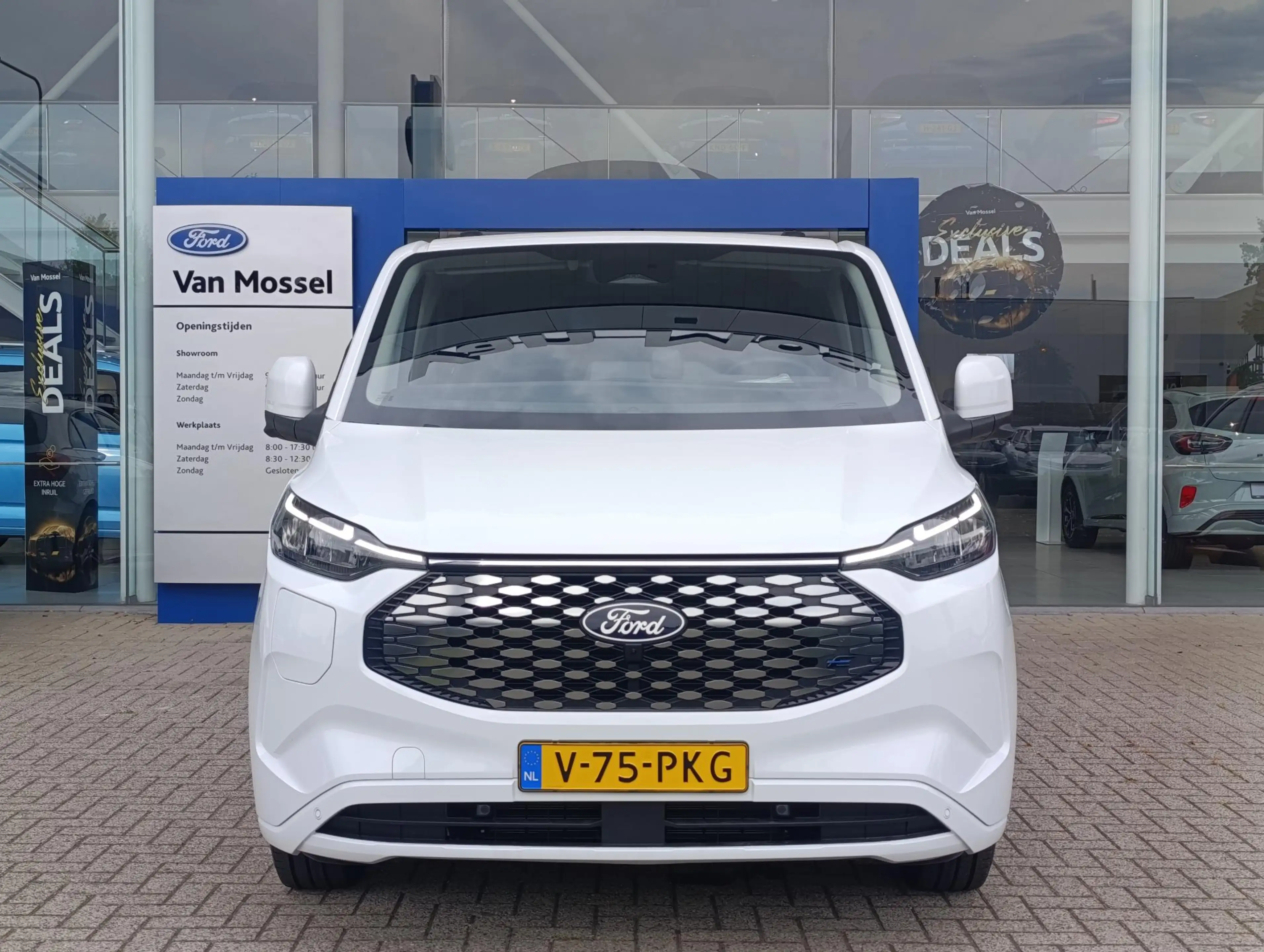 Ford E-Transit Cust. 320 L2H1 Limited 71 kWh DC | Bel voor beschi — photo 3
