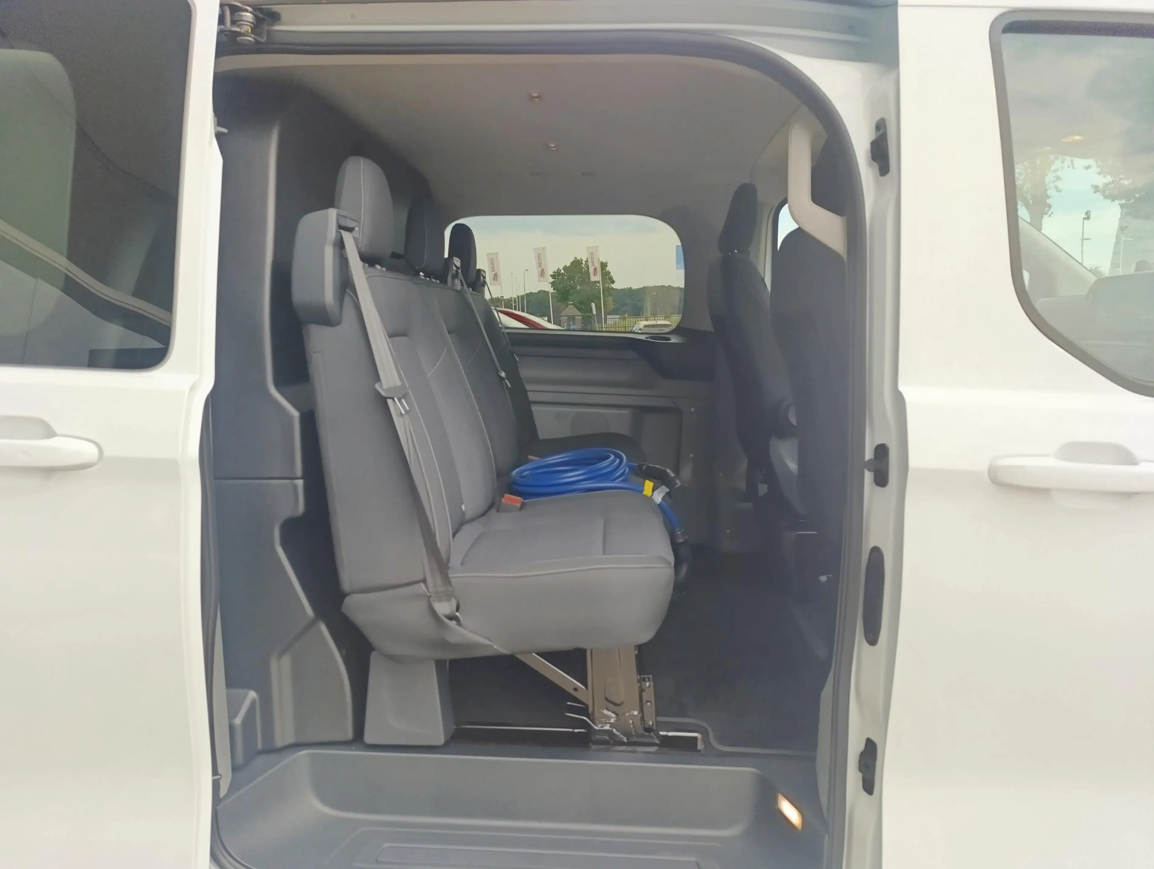 Ford E-Transit Cust. 320 L2H1 Limited 71 kWh DC | Bel voor beschi — photo 14