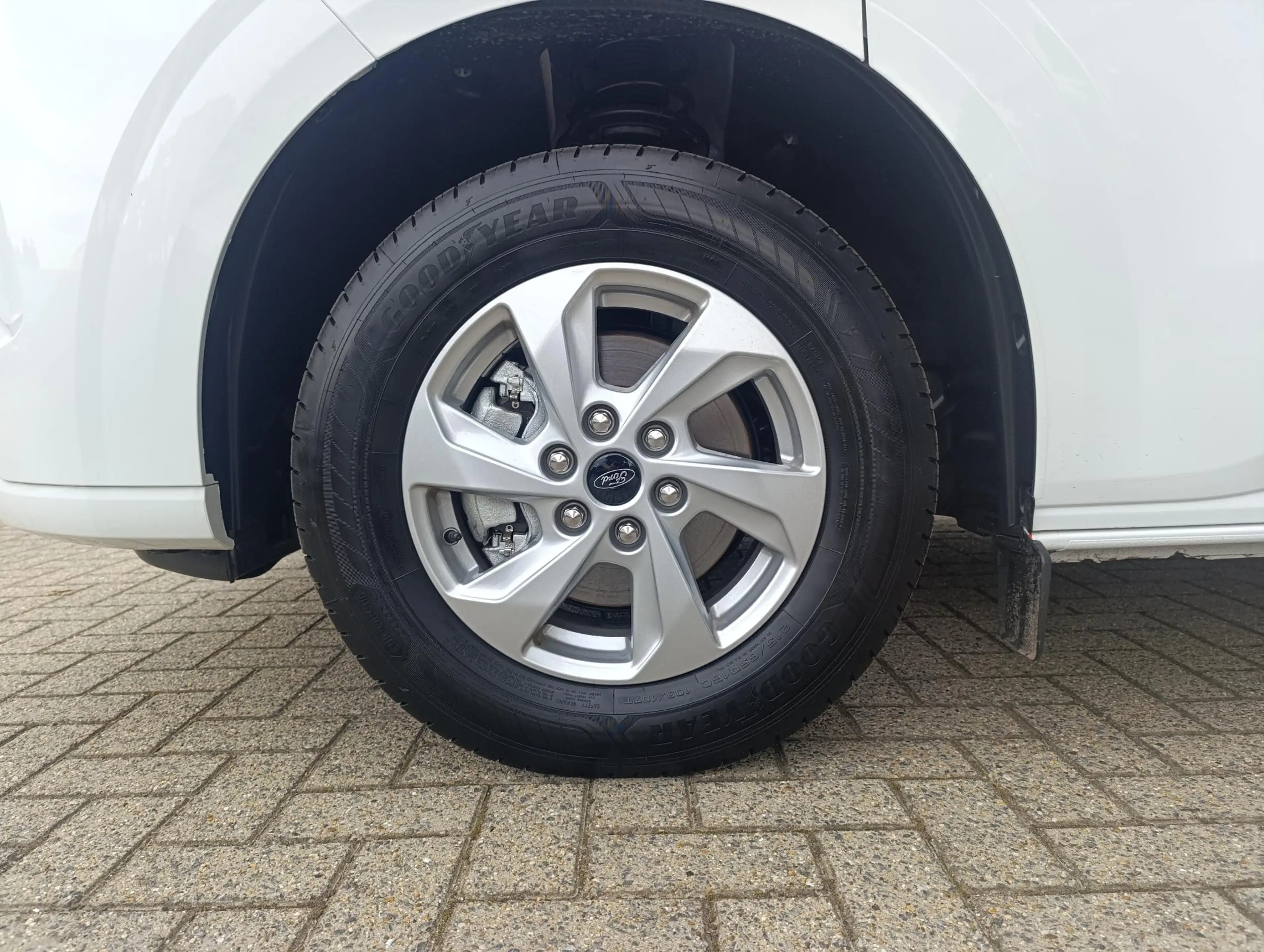 Ford E-Transit Cust. 320 L2H1 Limited 71 kWh DC | Bel voor beschi — photo 9