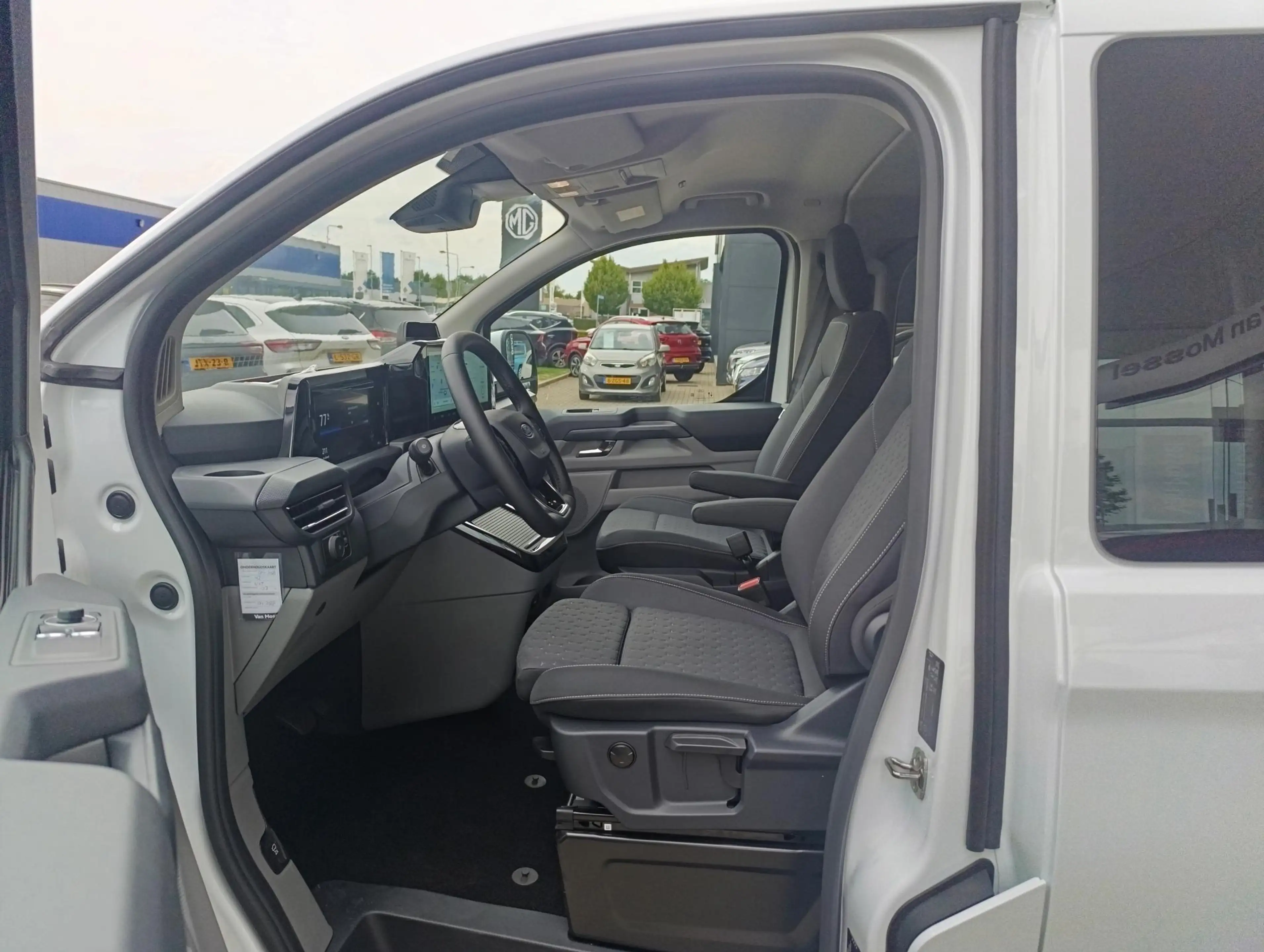 Ford E-Transit Cust. 320 L2H1 Limited 71 kWh DC | Bel voor beschi — photo 13