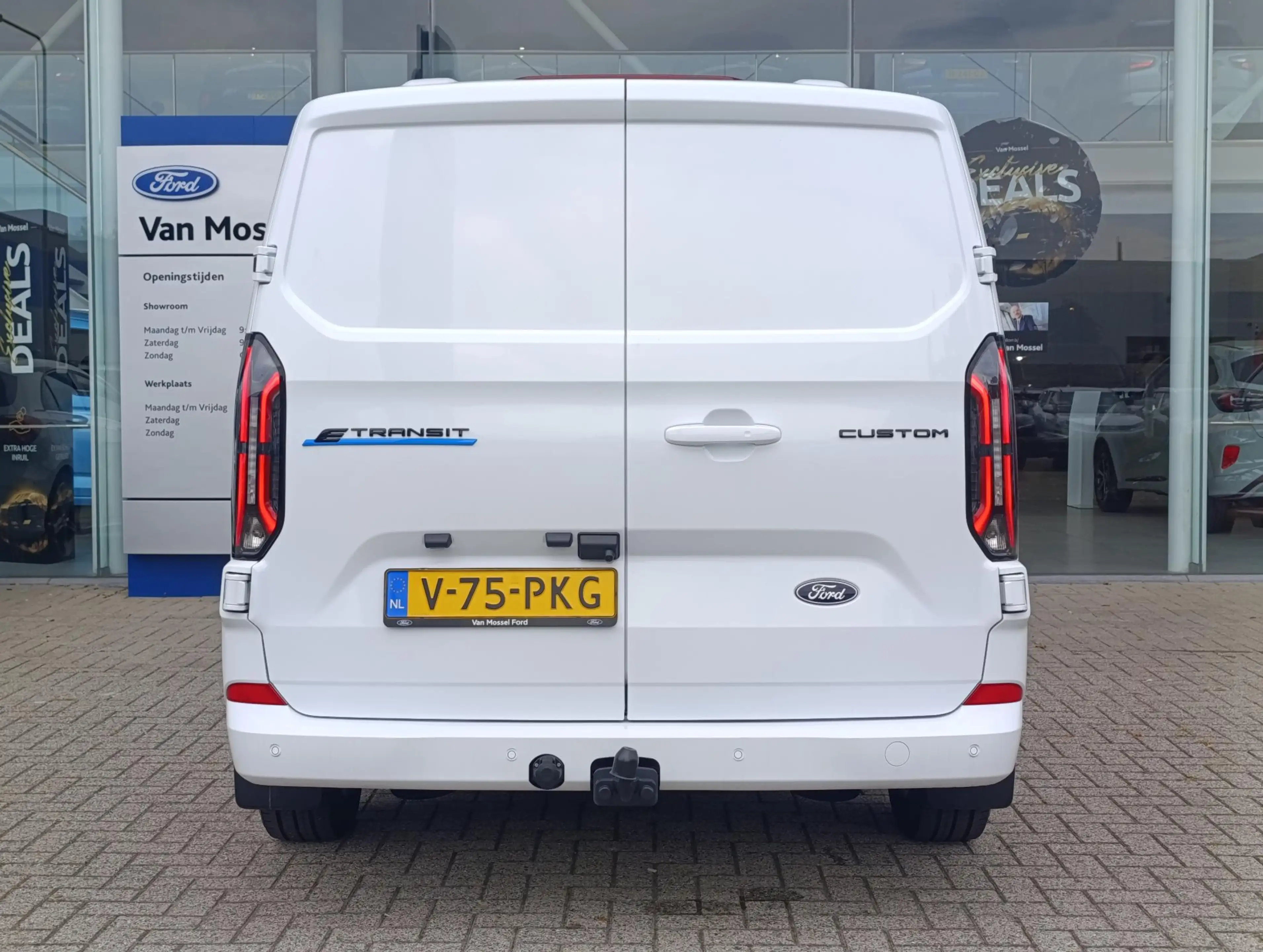 Ford E-Transit Cust. 320 L2H1 Limited 71 kWh DC | Bel voor beschi — photo 4