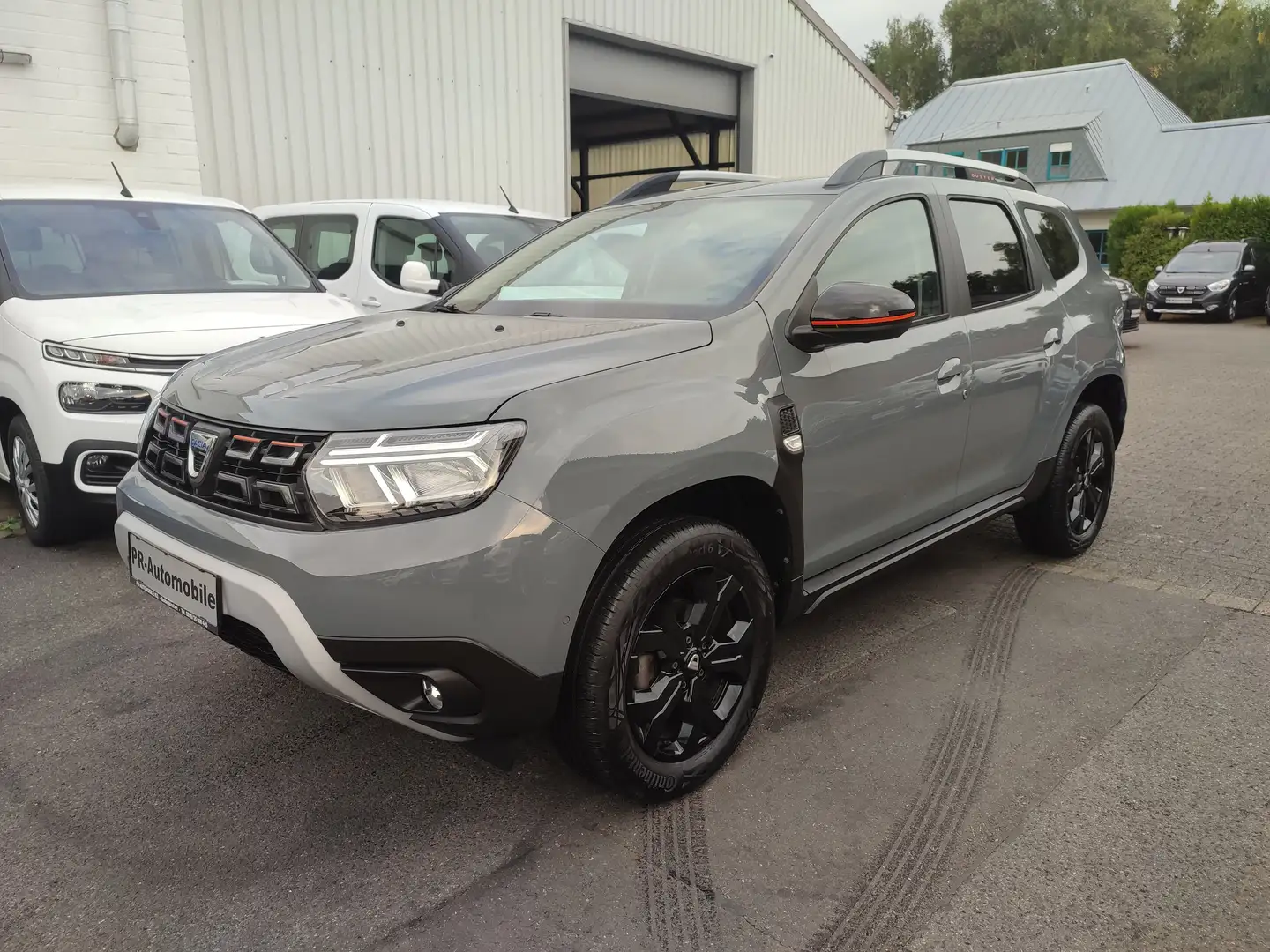 Dacia Duster TCe 150 EDC Klimaaut/Navi/PDC+Cam Gris - 1