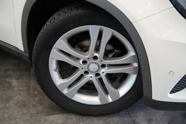 Mercedes-Benz Gla view 4