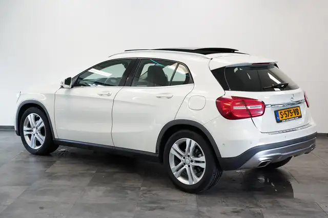 Mercedes-Benz Gla view 3