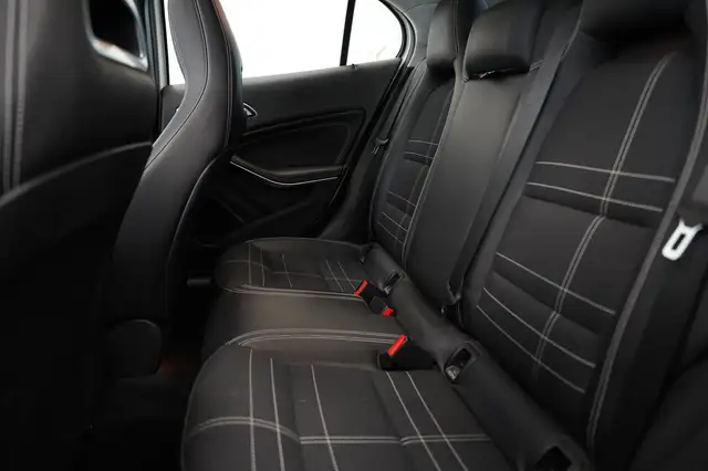 Mercedes-Benz Gla view 21