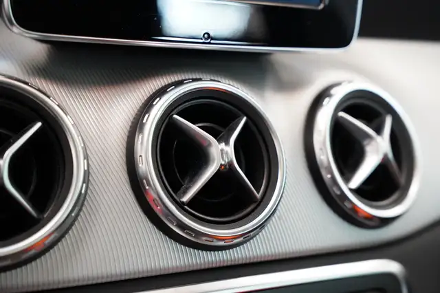 Mercedes-Benz Gla view 15