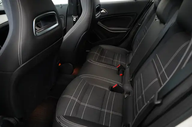 Mercedes-Benz Gla view 20