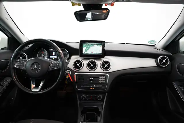 Mercedes-Benz Gla view 6