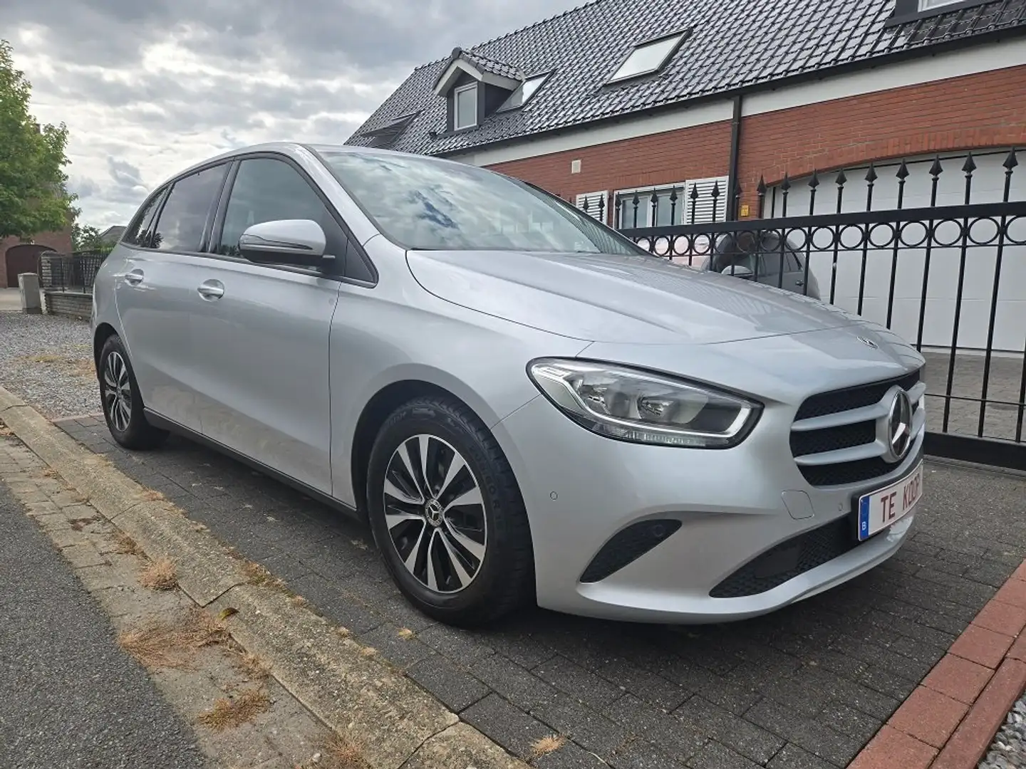 Mercedes-Benz B 180 B 180 Business Solution (EU6AP) Silber - 1