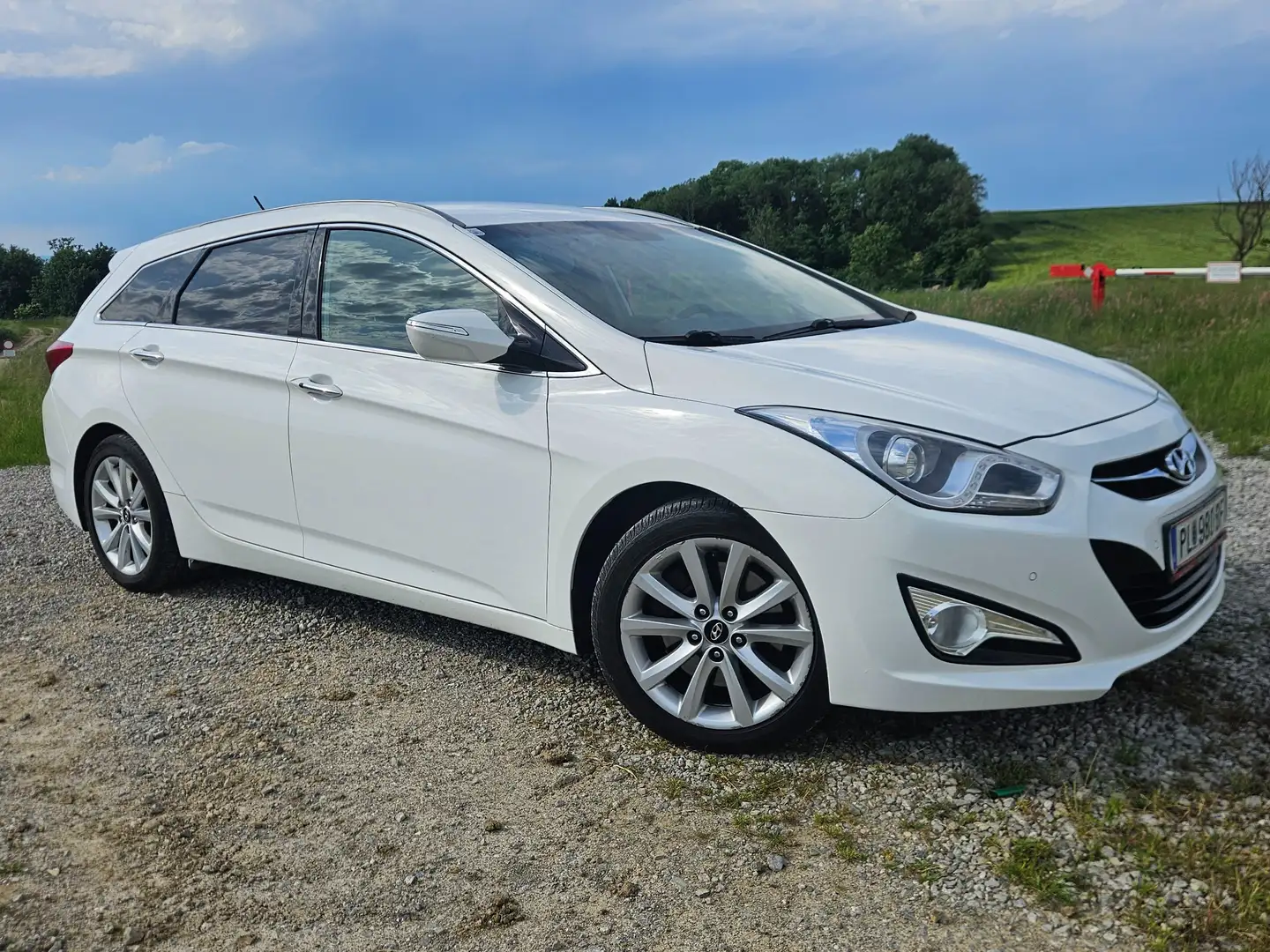Hyundai i40 i40 Premium 1,7 CRDi DPF Premium bijela - 1
