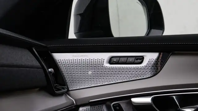 Volvo XC90 view 18