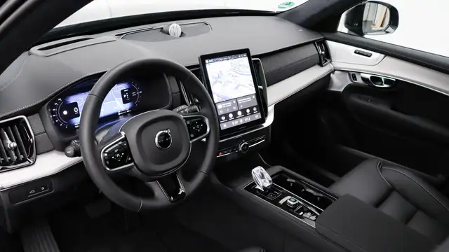 Volvo XC90 view 7