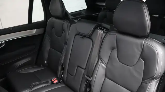 Volvo XC90 view 19