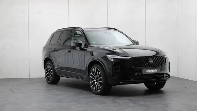 Volvo XC90 view 5