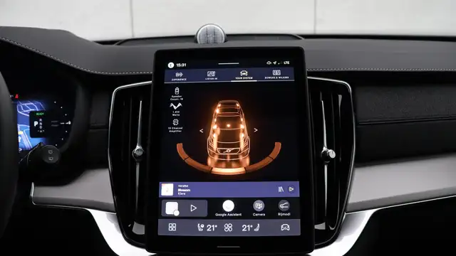 Volvo XC90 view 15