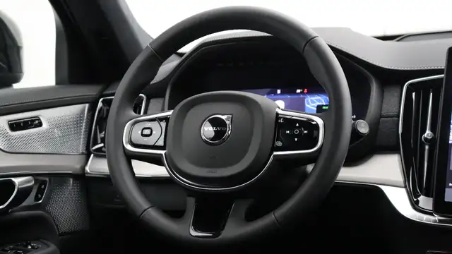 Volvo XC90 view 24