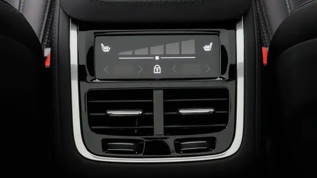 Volvo XC90 view 22