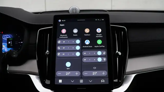 Volvo XC90 view 13