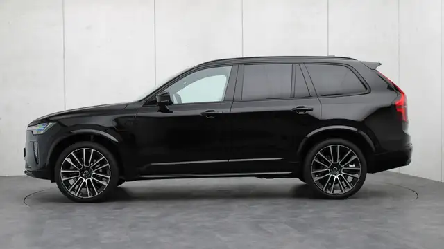 Volvo XC90 view 2