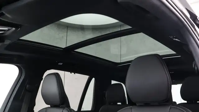 Volvo XC90 view 8