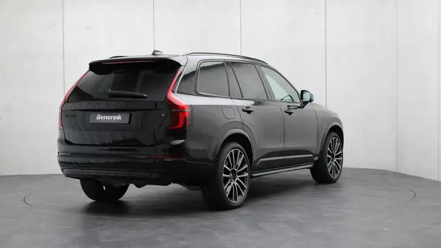 Volvo XC90 view 4