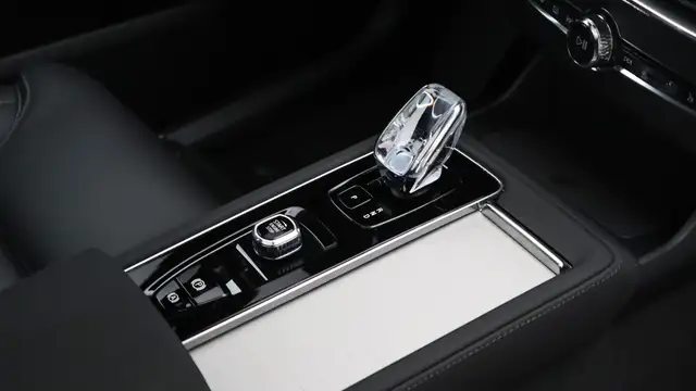 Volvo XC90 view 21