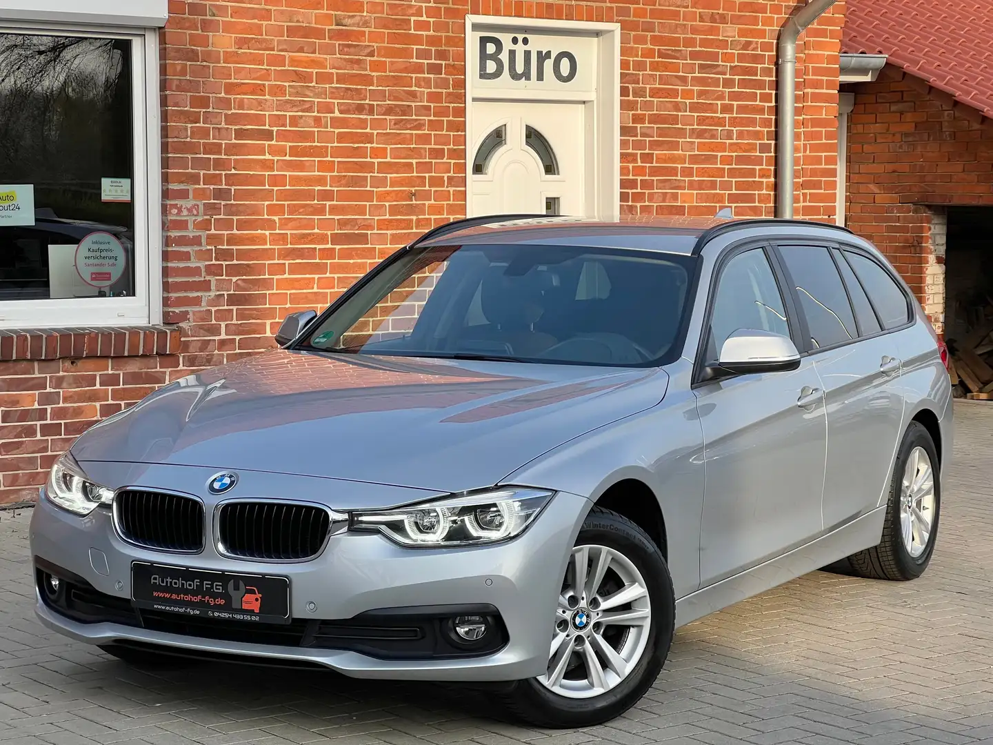 BMW 320 320d Touring*SHZ/LED/NAVI/TEMPOMAT/PDC/AMBIENTE* Argent - 1