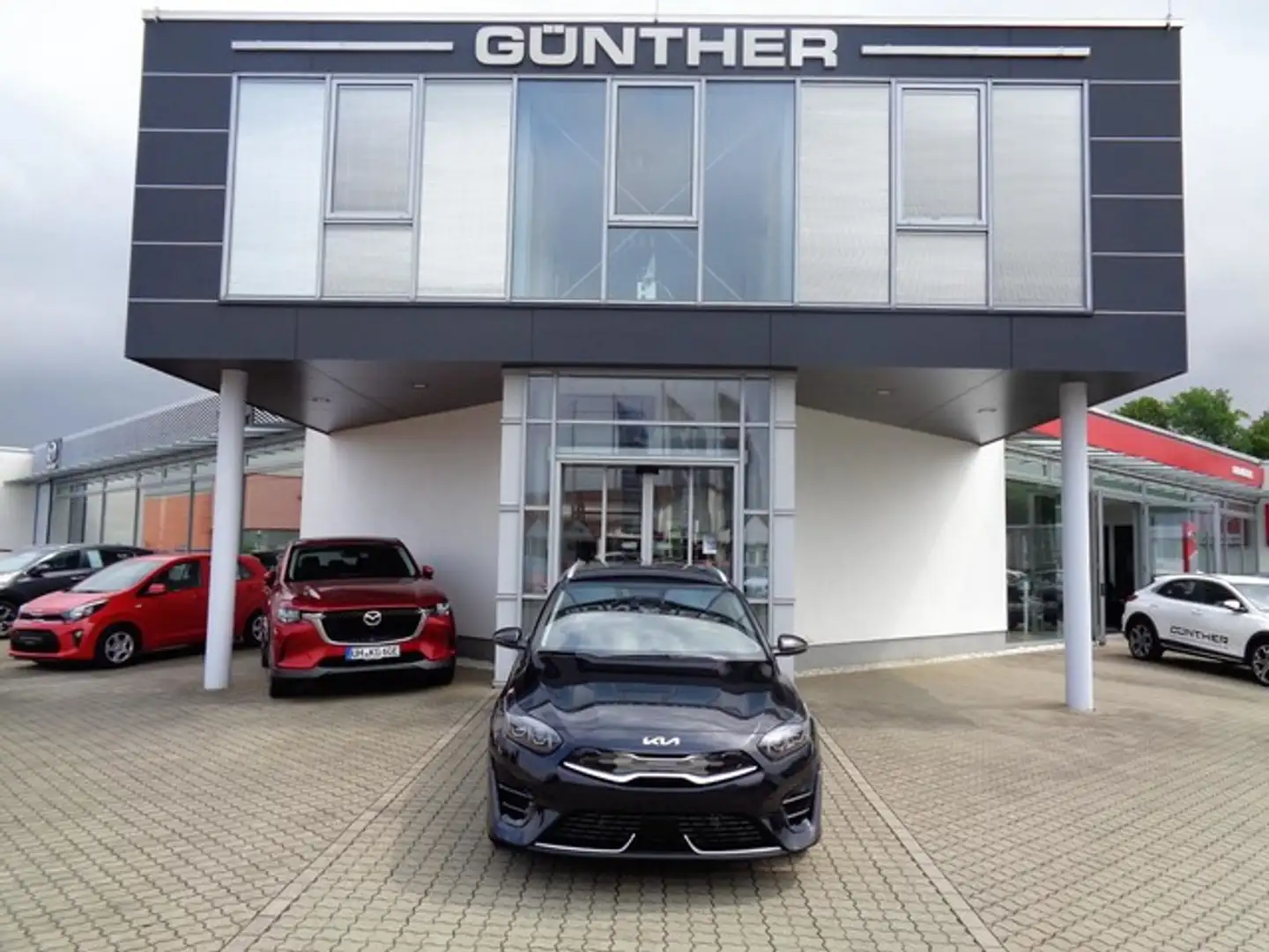 Kia Ceed / cee'd Sportswagon 1.6 Plug-in Hybrid Platinum Schwarz - 1