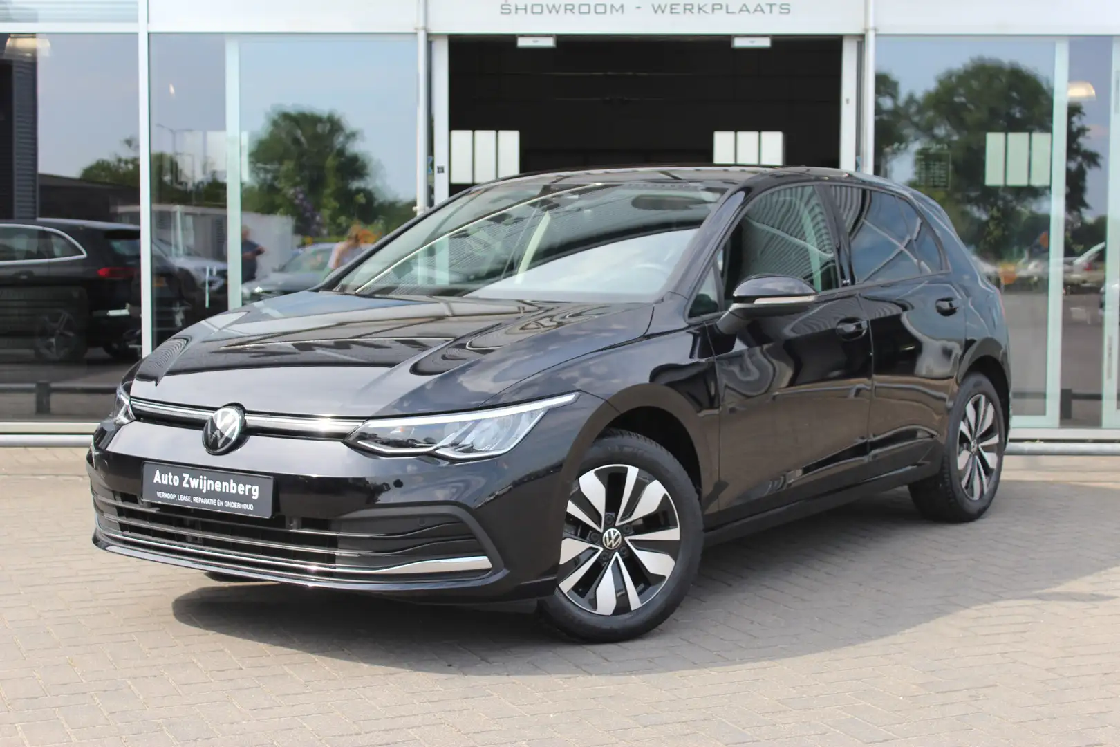 Volkswagen Golf 1.5 eTSI DSG Move | ACC | Trekhaak | Carplay Zwart - 1