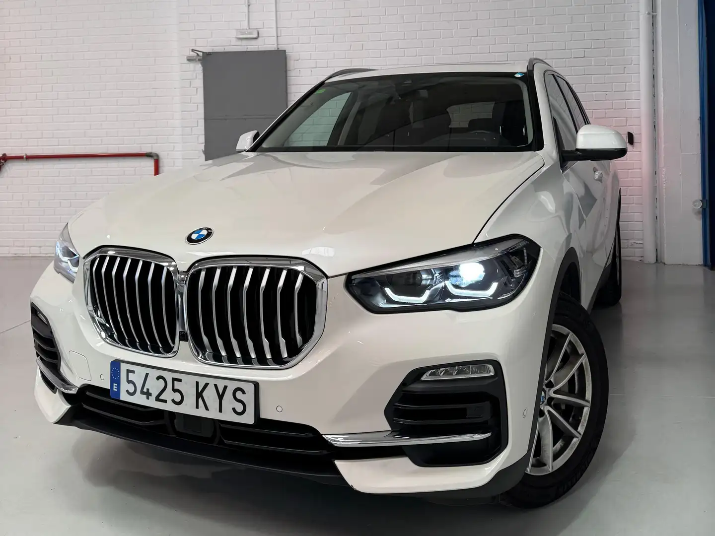 BMW X5 xDrive 30dA Blanc - 1