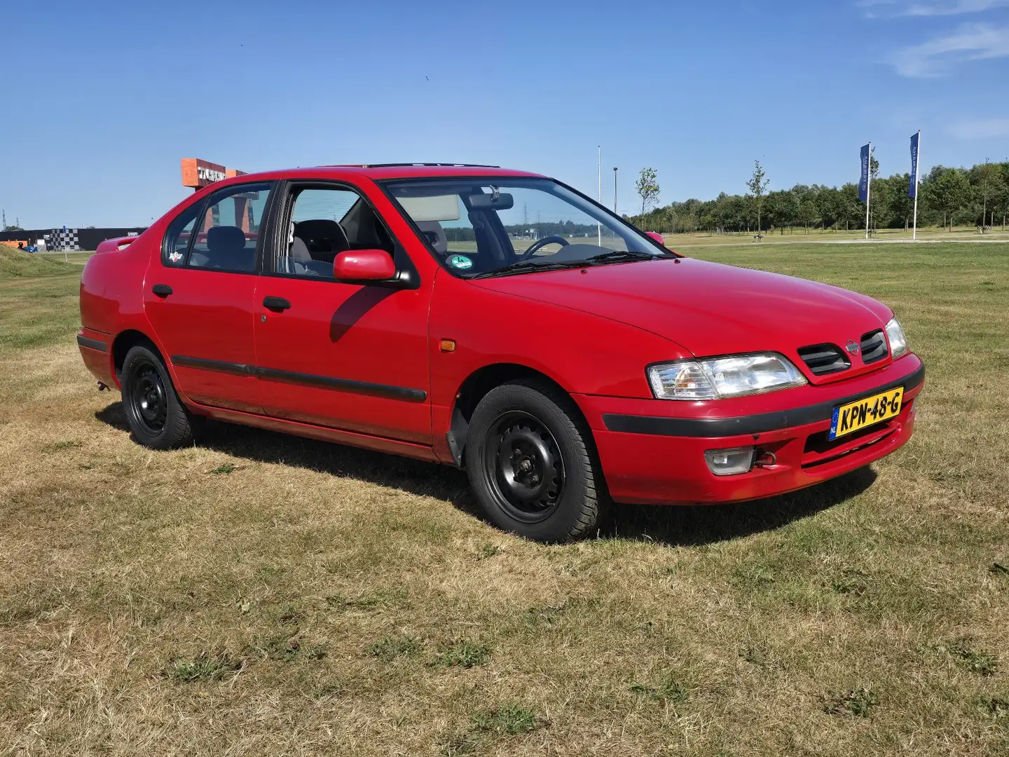 Nissan Primera bijzonder wordend p11 met een lage km stand Rot - 1