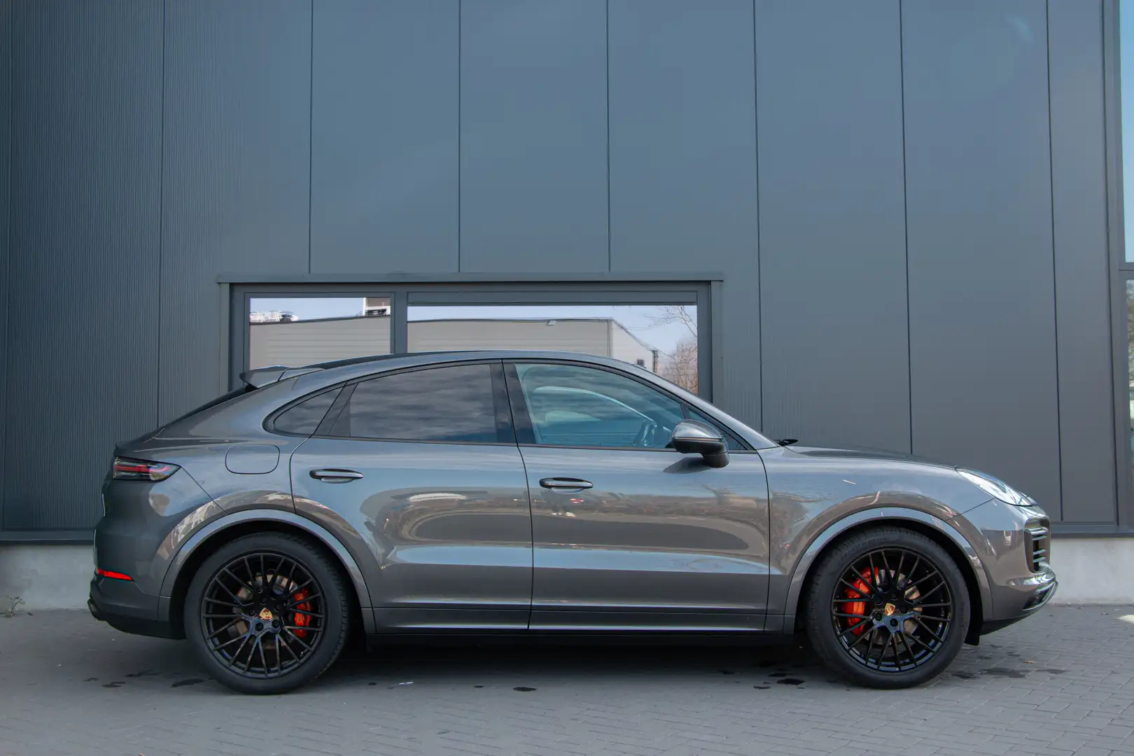 Porsche Cayenne Coupé 3.0 462PK E-Hybrid | Sportdesign | ACC | 360 Grijs - 2