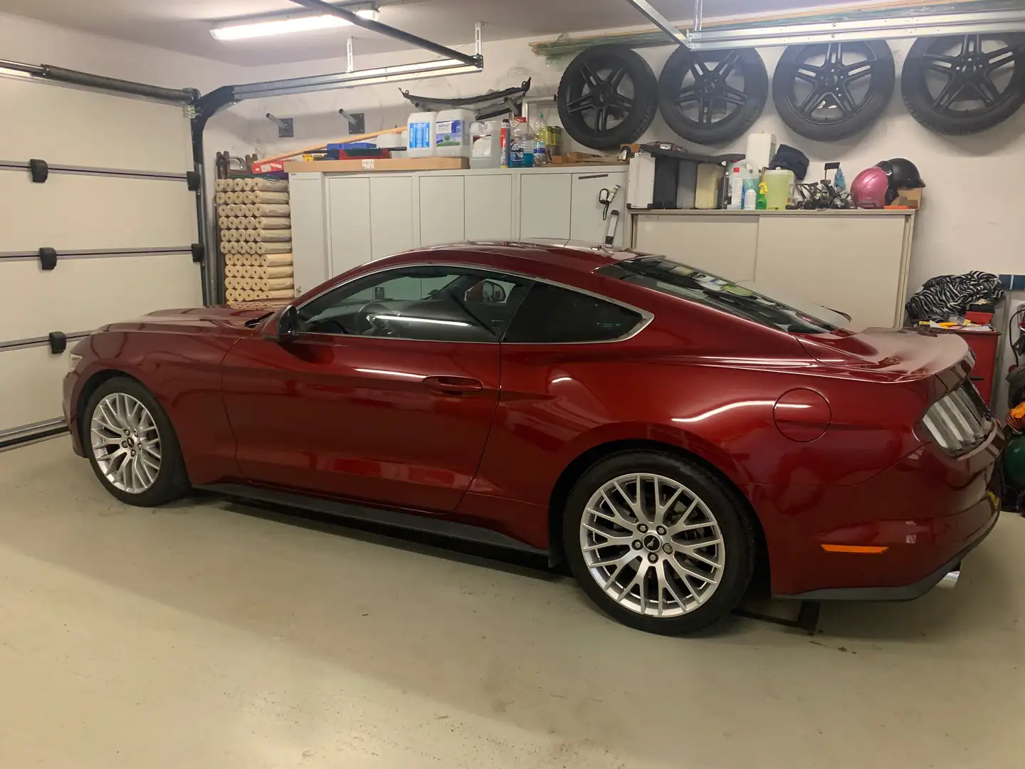 Ford Mustang 2,3 EcoBoost Aut. Rot - 1