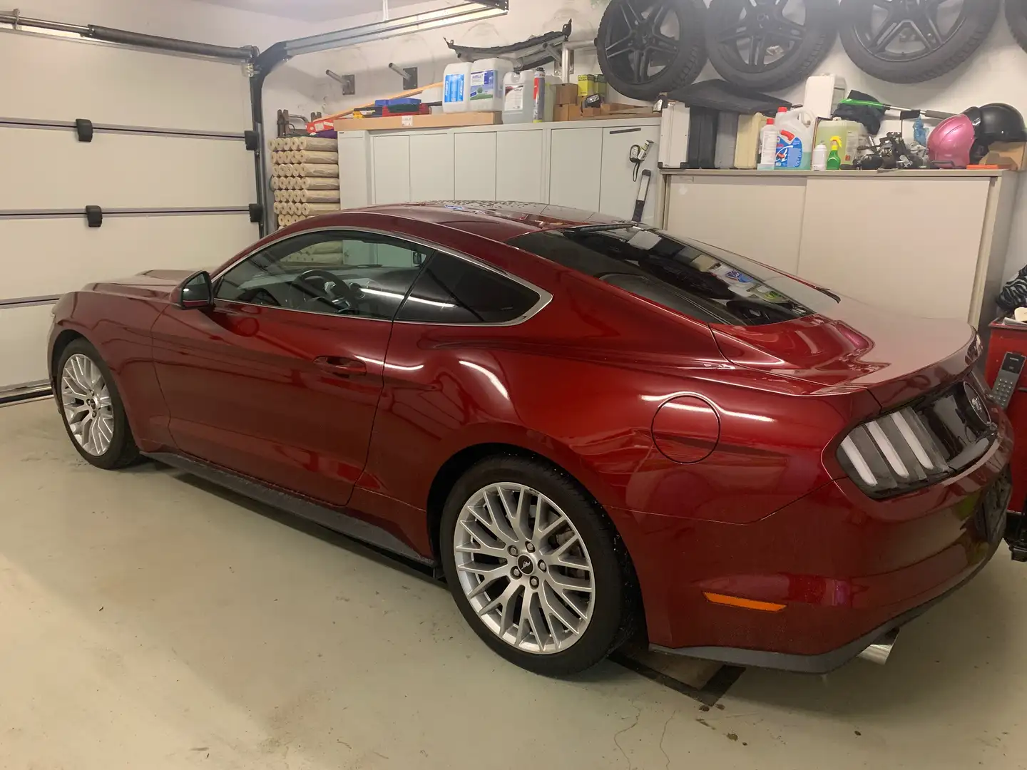Ford Mustang 2,3 EcoBoost Aut. Rot - 2