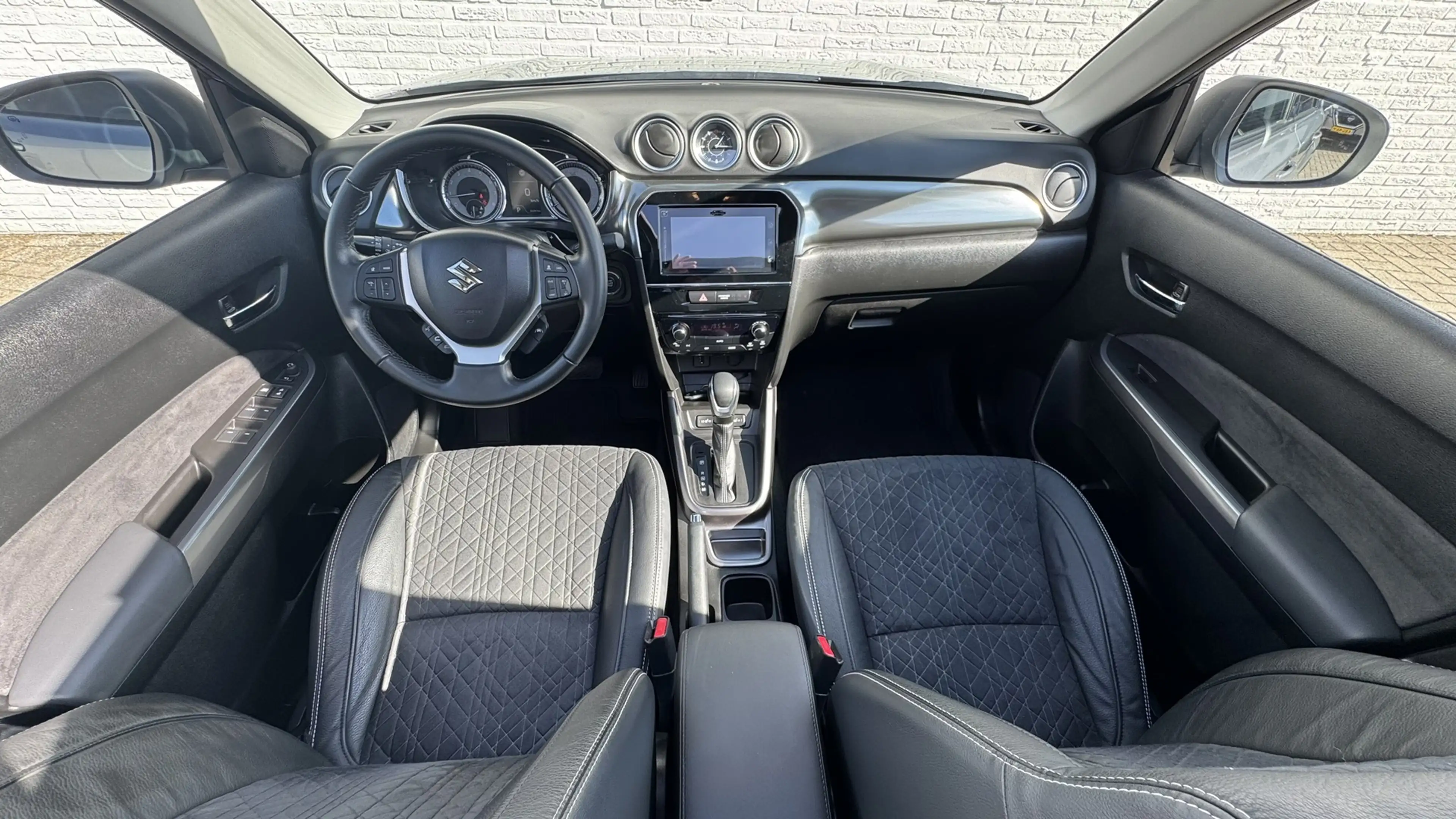 Suzuki Vitara 1.5 Hybrid Style Rhino Edition — photo 27