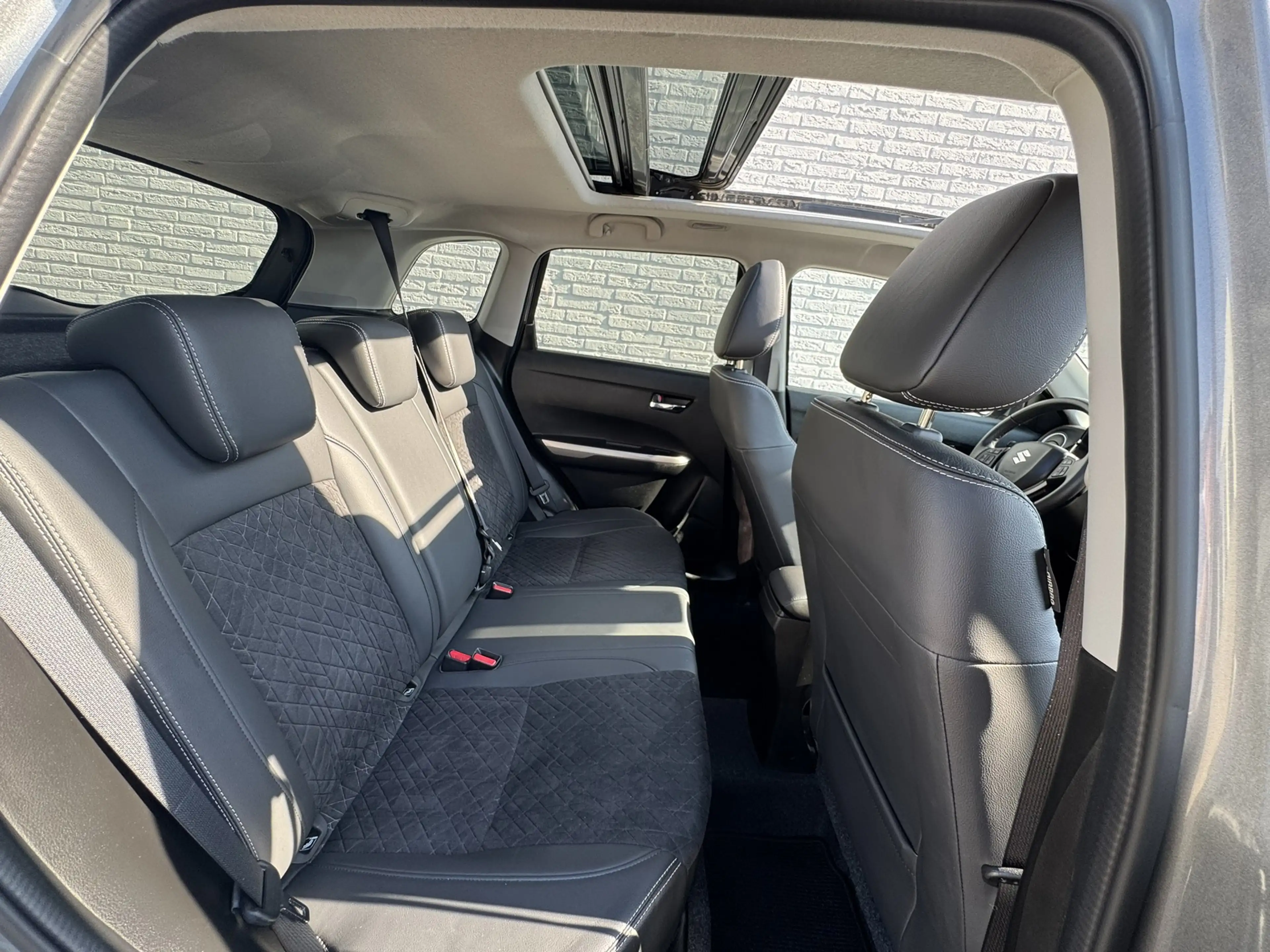 Suzuki Vitara 1.5 Hybrid Style Rhino Edition — photo 24