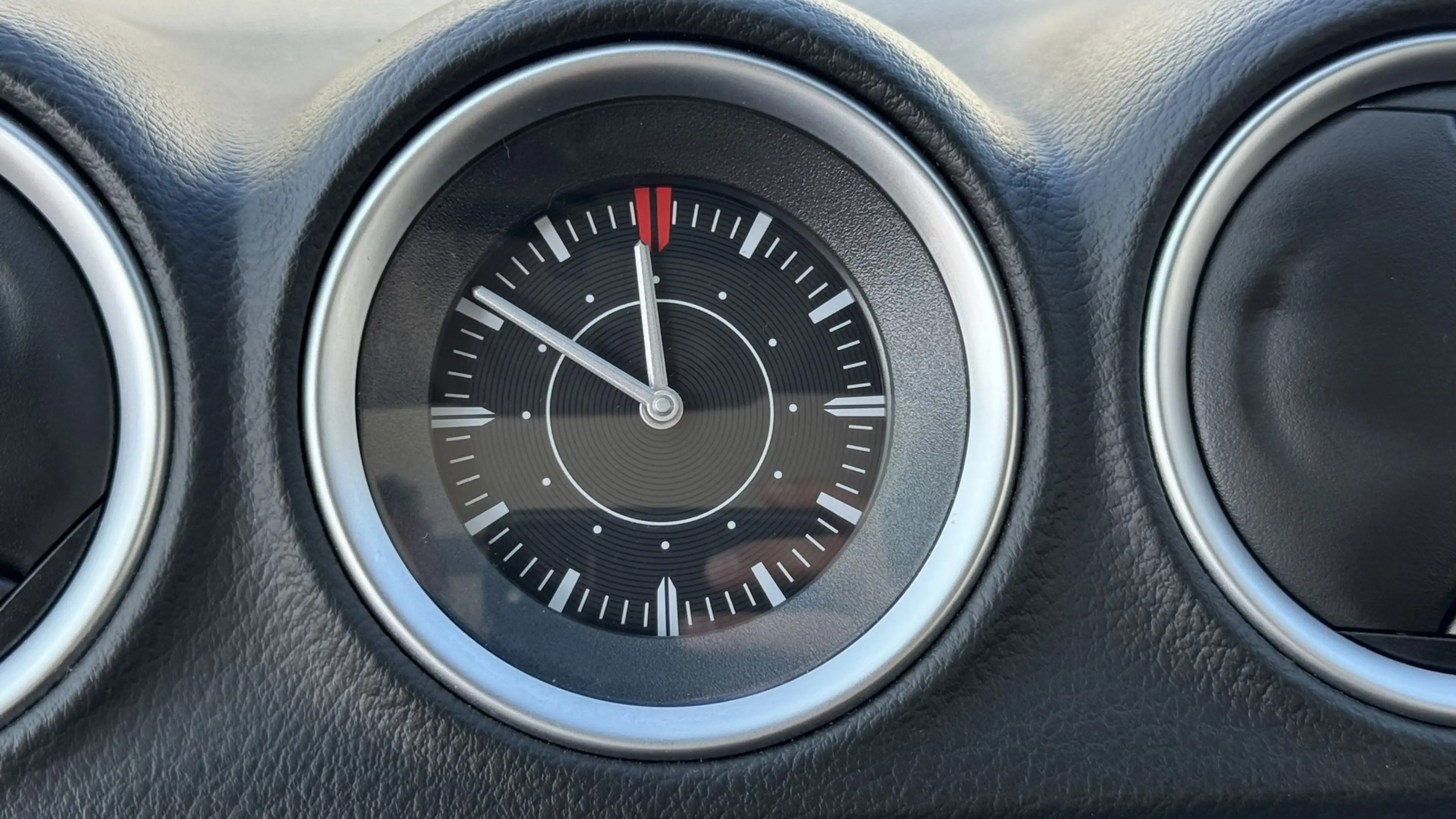 Suzuki Vitara 1.5 Hybrid Style Rhino Edition — photo 36