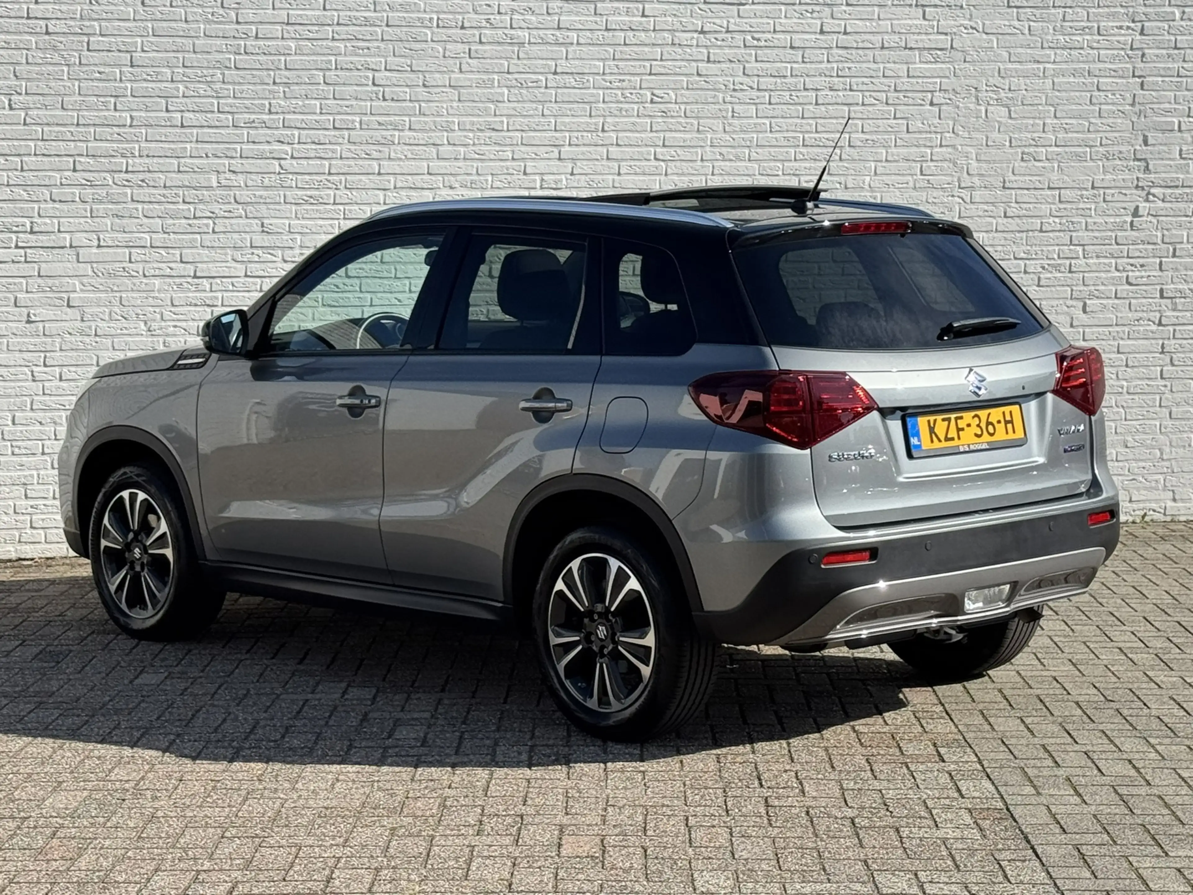 Suzuki Vitara 1.5 Hybrid Style Rhino Edition — photo 18