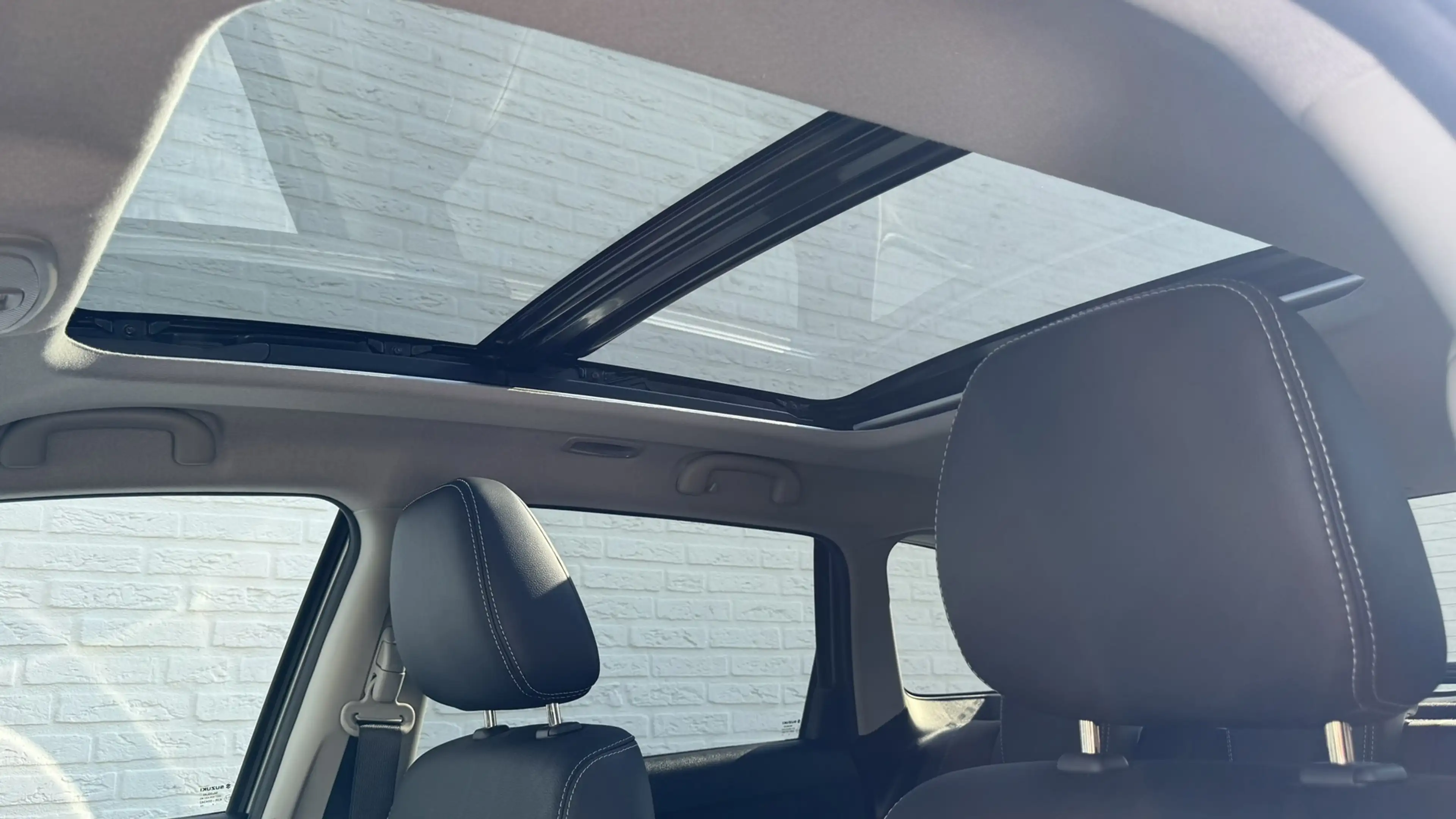 Suzuki Vitara 1.5 Hybrid Style Rhino Edition — photo 42