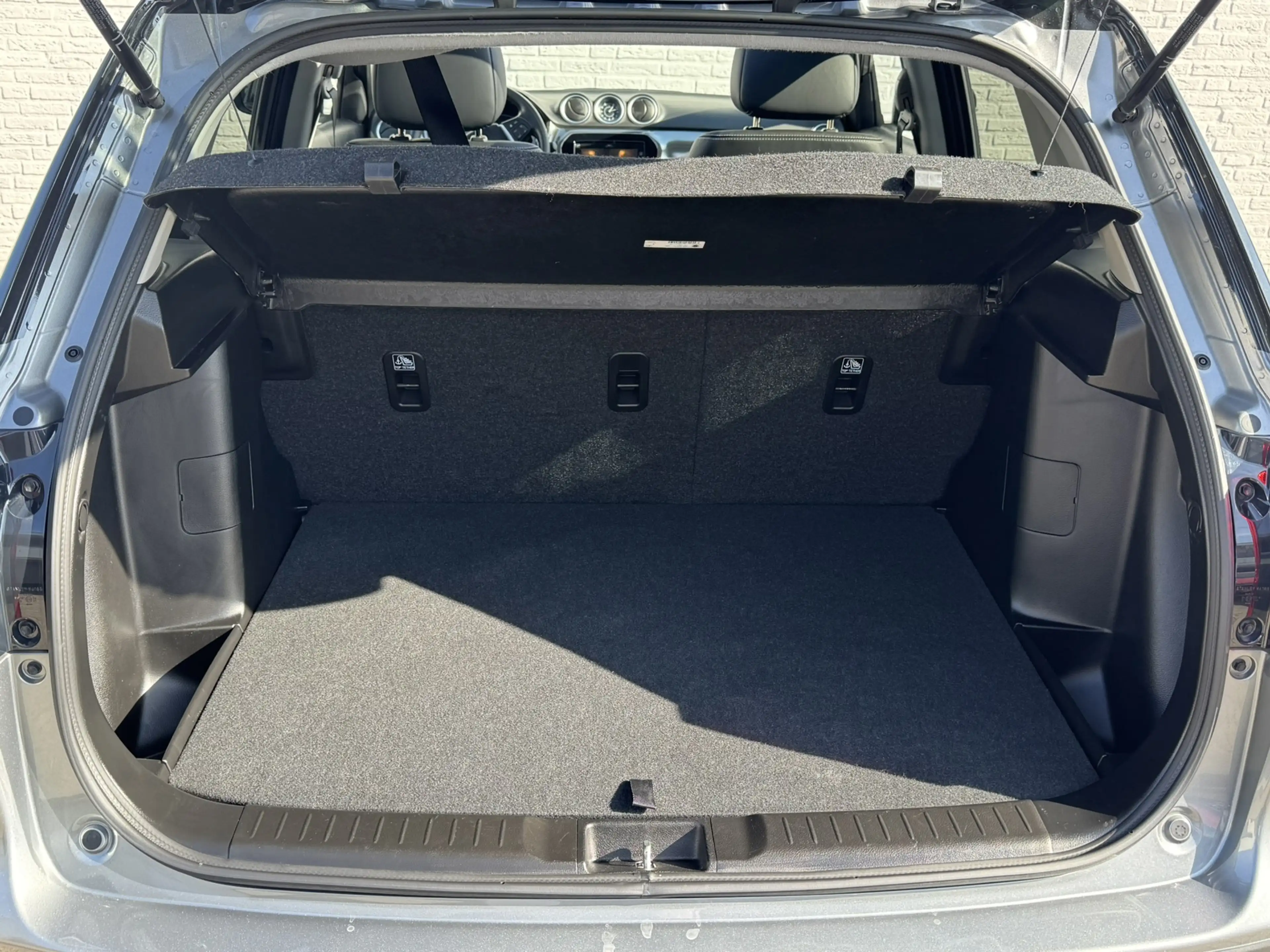Suzuki Vitara 1.5 Hybrid Style Rhino Edition — photo 25