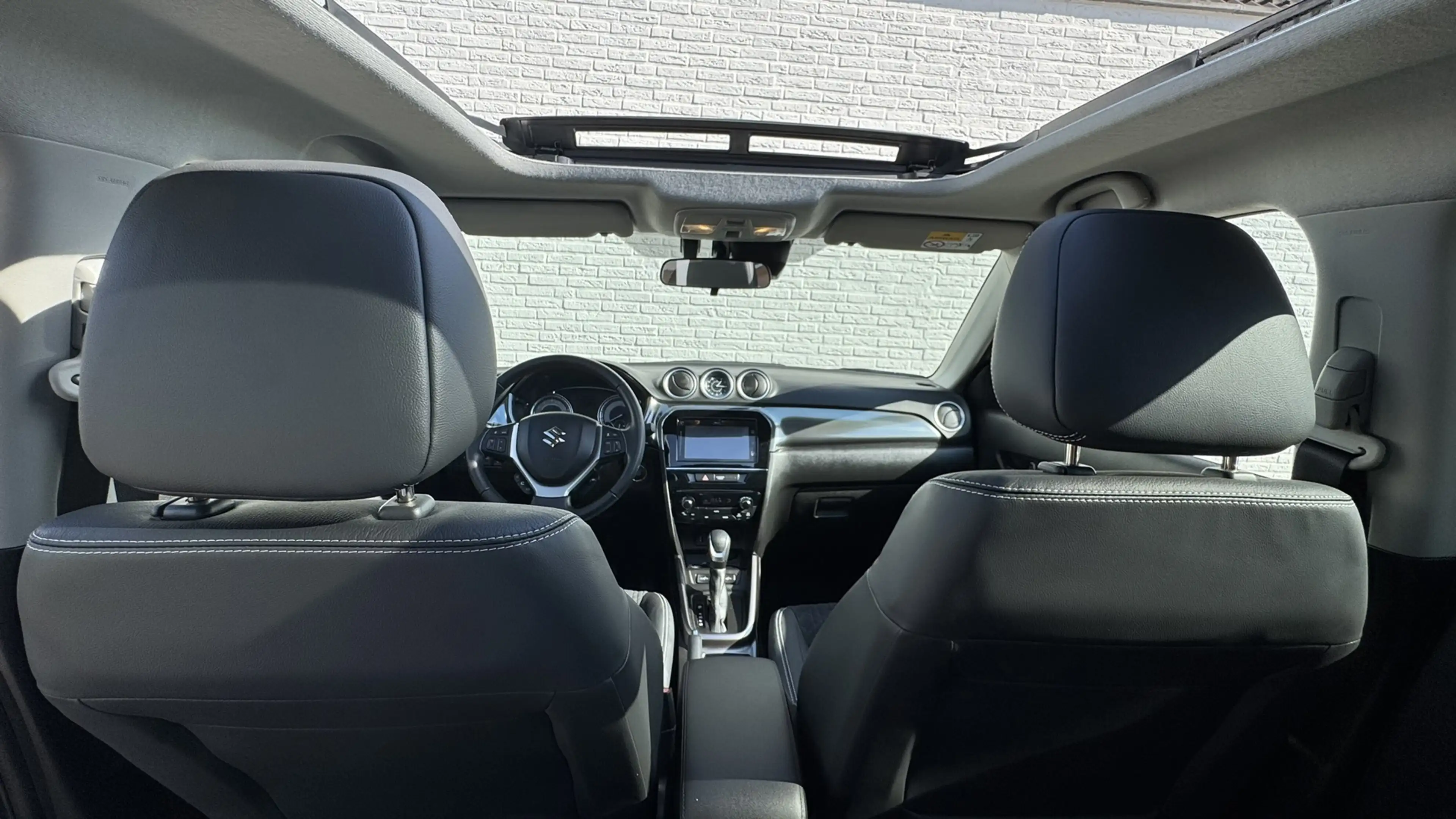 Suzuki Vitara 1.5 Hybrid Style Rhino Edition — photo 28