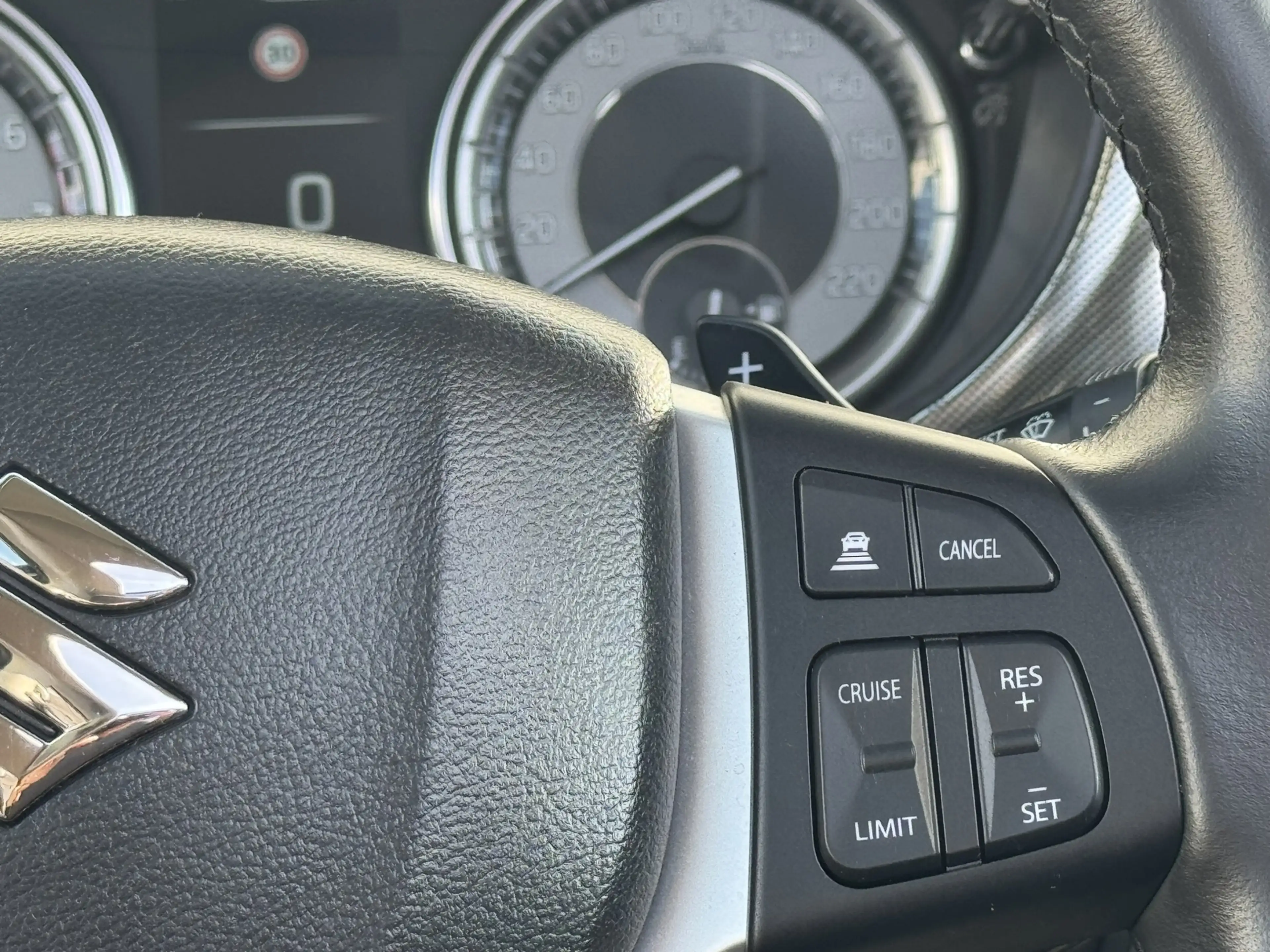 Suzuki Vitara 1.5 Hybrid Style Rhino Edition — photo 38